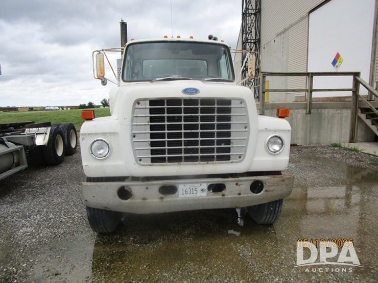 1985-ford-9000-image-2