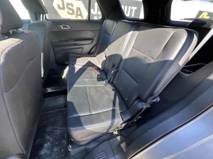 2018-ford-explorer-image-21