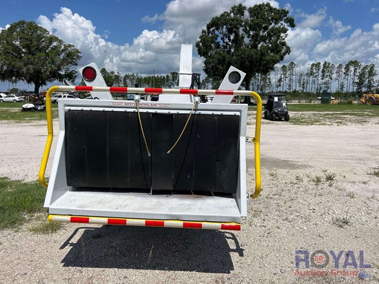 2017-e-z-beever-m12r-towable-brush-chipper-image-13