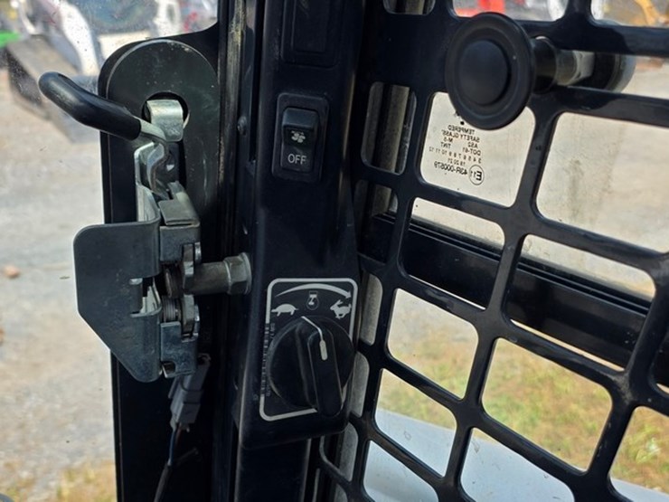 2018-bobcat-t870-image-58