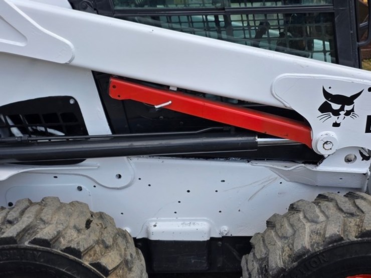 2011-bobcat-s630-image-12