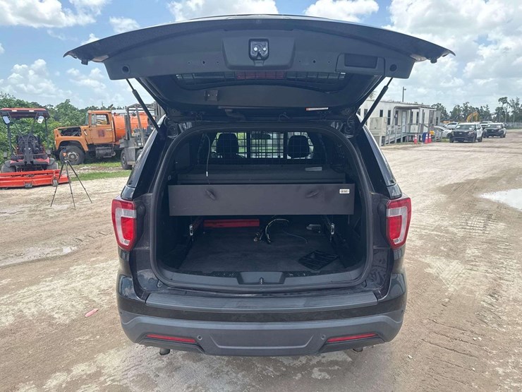 2019-ford-explorer-image-22