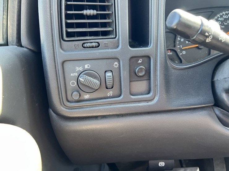 2006-chevrolet-silverado-2500-image-22