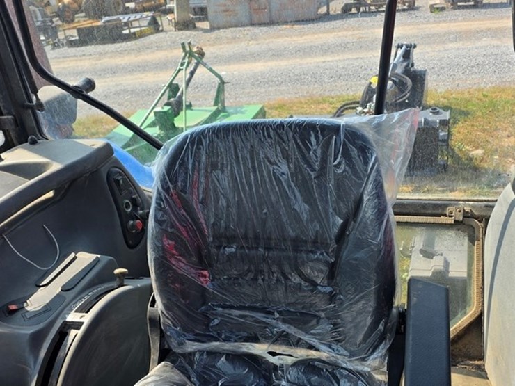 new-holland-ts100-image-52