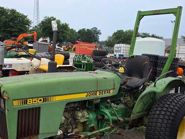 john-deere-850-image-15
