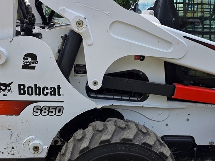 2020-bobcat-s850-image-15