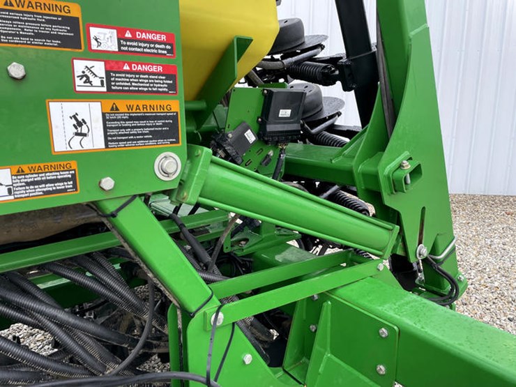 2017-john-deere-1990-image-29