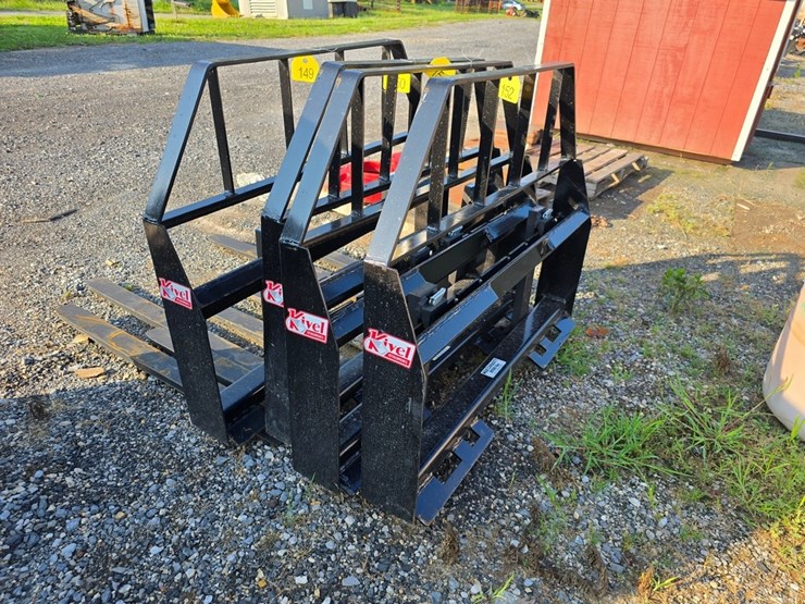 new-kivel-2000-lb.-skidloader-forks-image-1