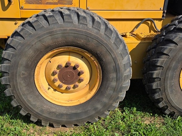 2009-caterpillar-140m-vhp-image-31