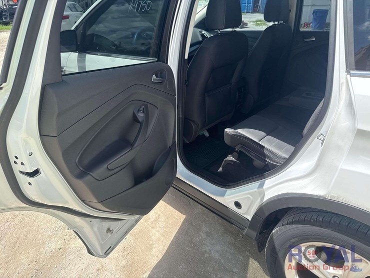 2016-ford-escape-se-image-18