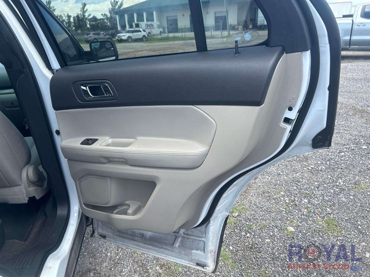2014-ford-explorer-image-25
