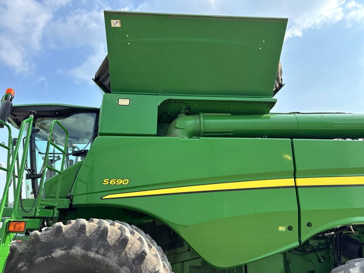 2014-john-deere-s690-image-27
