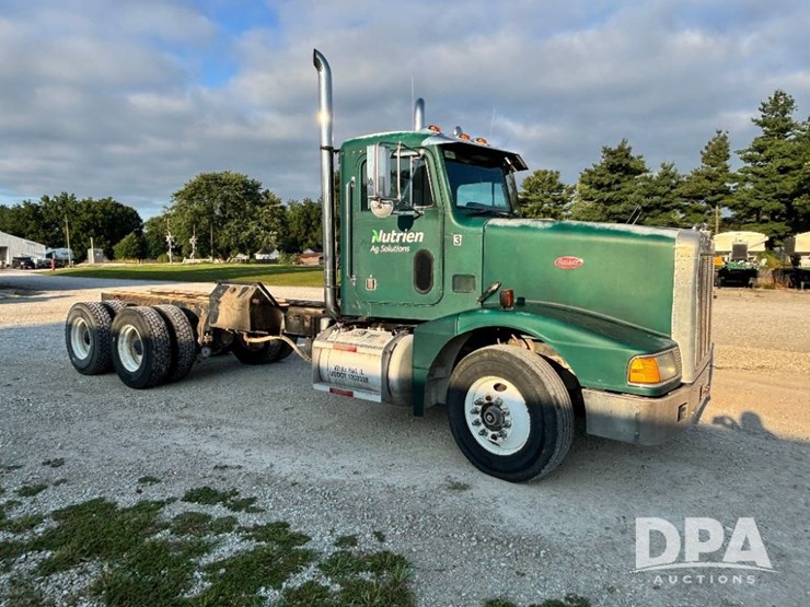 1993-peterbilt-377-image-2