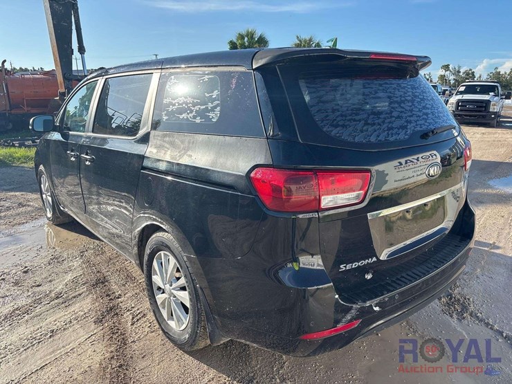 2015-kia-sedona-image-3