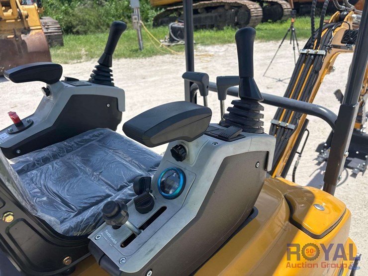 unused-2025-cfg-qk18r-mini-excavator-image-9