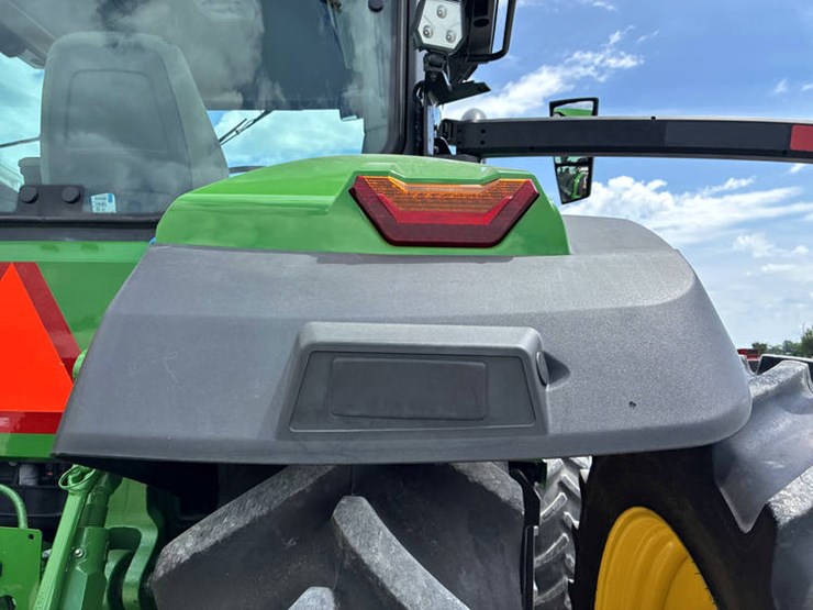 2023-john-deere-8r-340-image-18