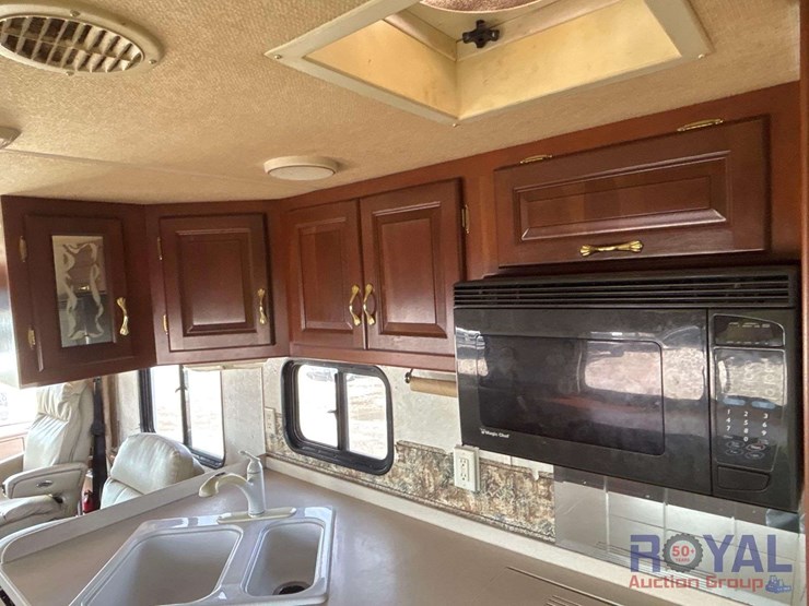 2002-kountry-star-motorhome-image-37