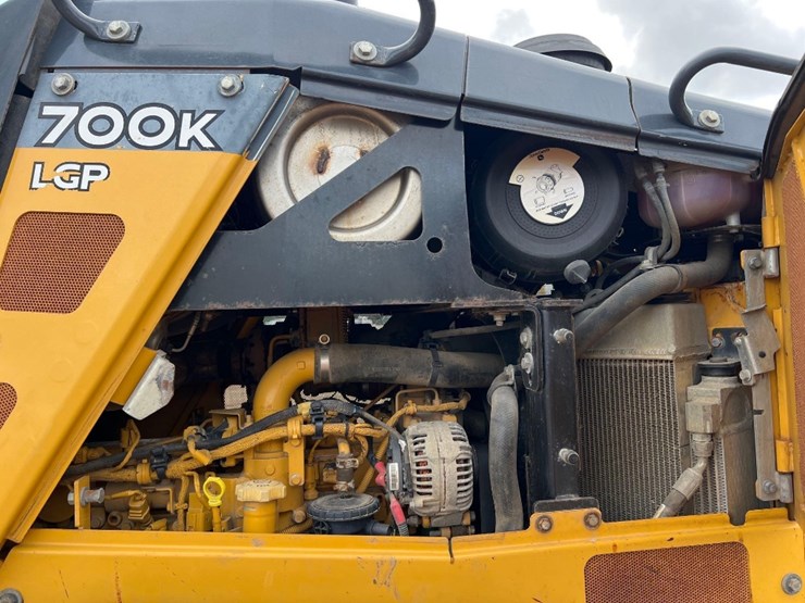 2020-deere-700k-lgp-image-24