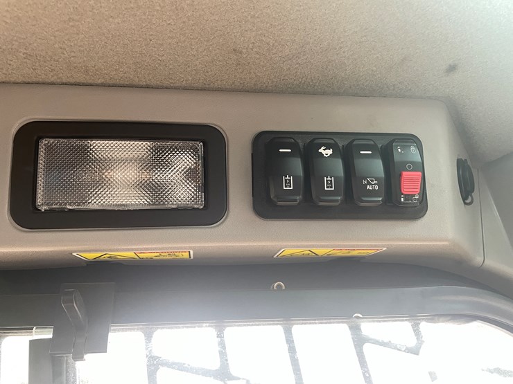 2019-caterpillar-259d3-image-39