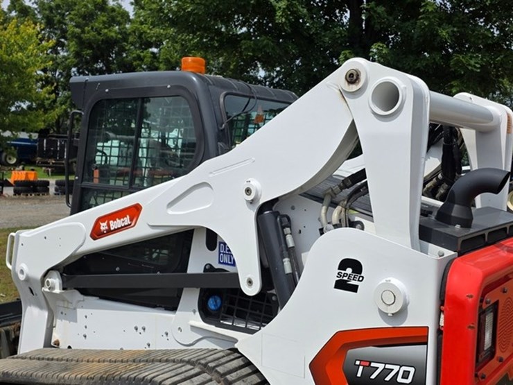 2023-bobcat-t770-image-23