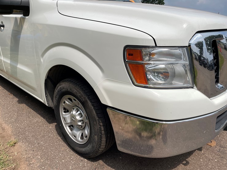 2013-nissan-nv2500-image-31