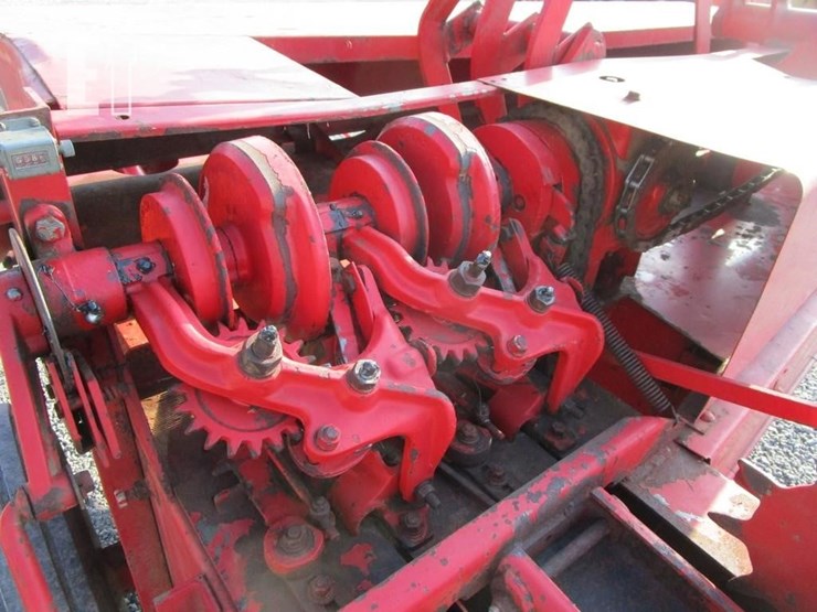 massey-ferguson-9-image-5