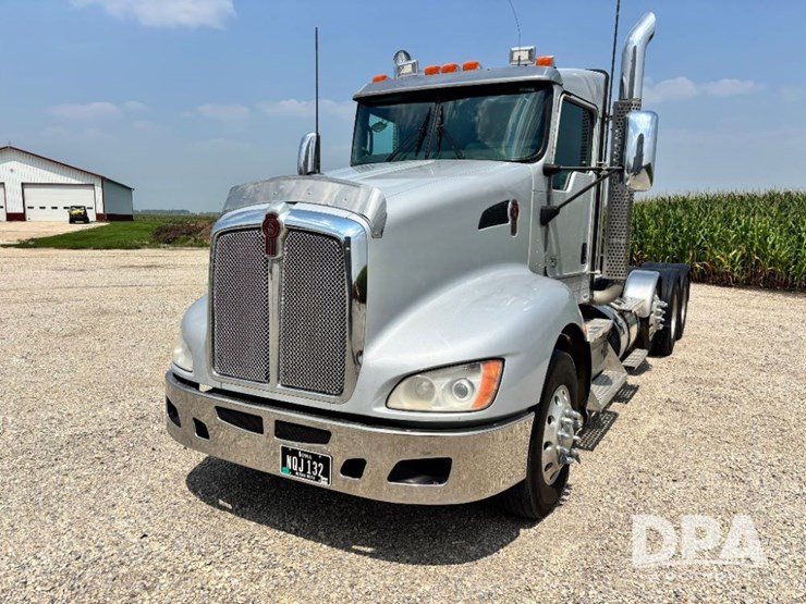 2014-kenworth-t660-image-16