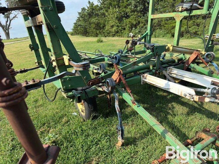 john-deere-30-image-15