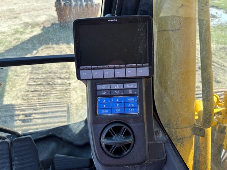 2016-komatsu-pc210-lc-11-image-25