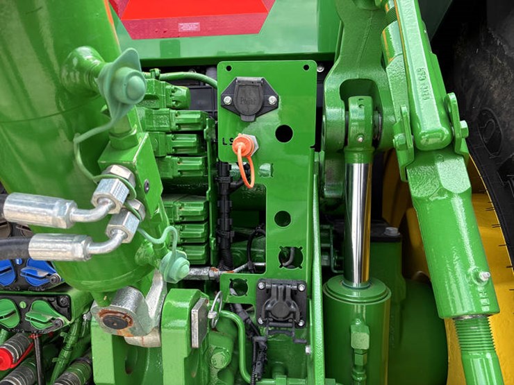 2023-john-deere-8r-340-image-25