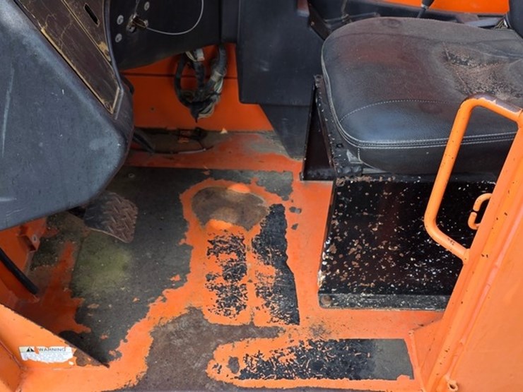 2013-jlg-g9-43a-image-37