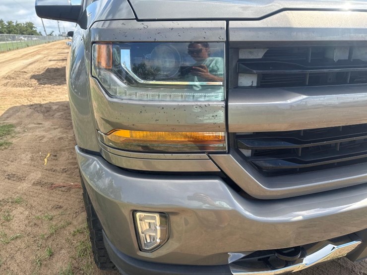 2017-chevrolet-silverado-image-18