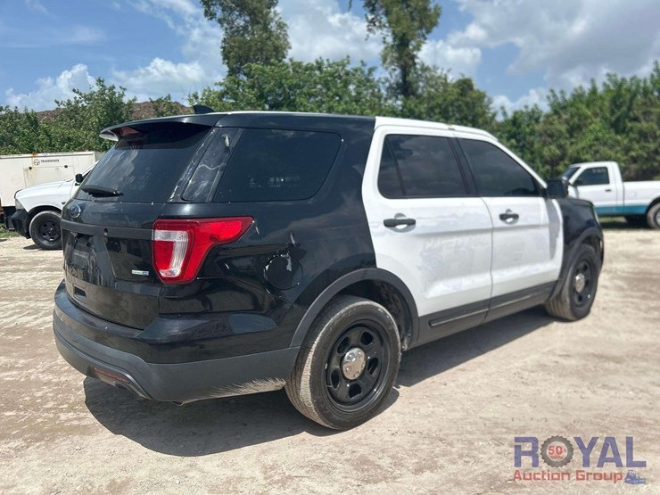 2016-ford-explorer-image-3