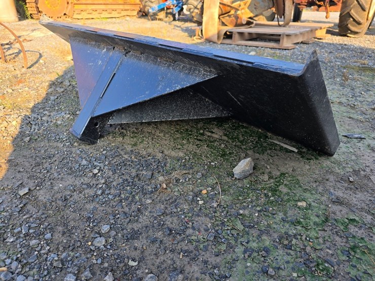 new-kivel-skidloader-hitch-image-1