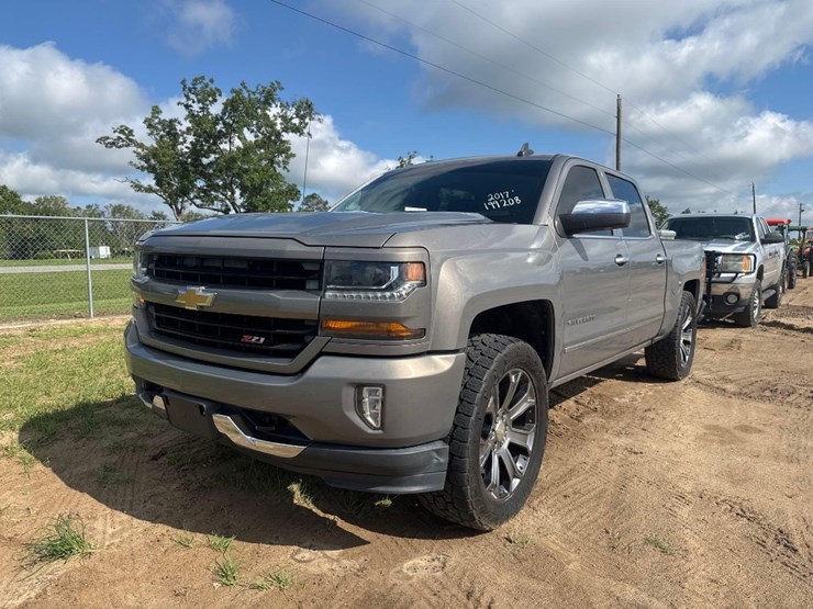 2017-chevrolet-silverado-image-2