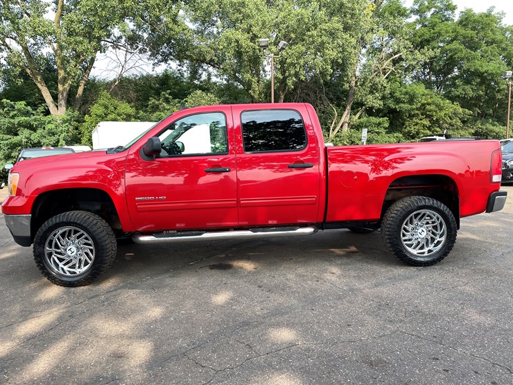 2012-gmc-2500-image-2