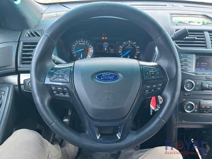 2016-ford-explorer-image-9