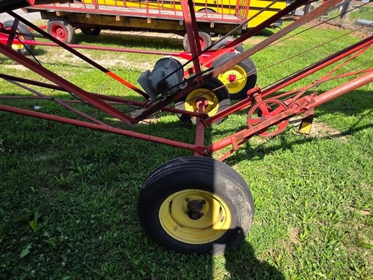 new-holland-155-image-16