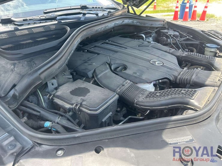 2016-mercedes-benz-gl450-image-14