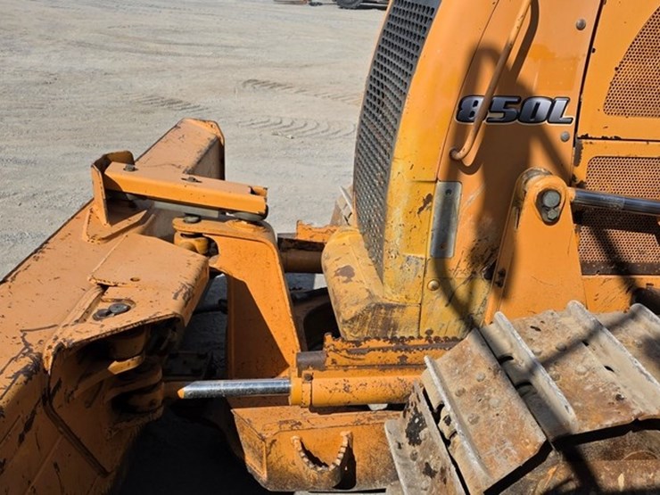 2012-case-850l-xlt-image-9