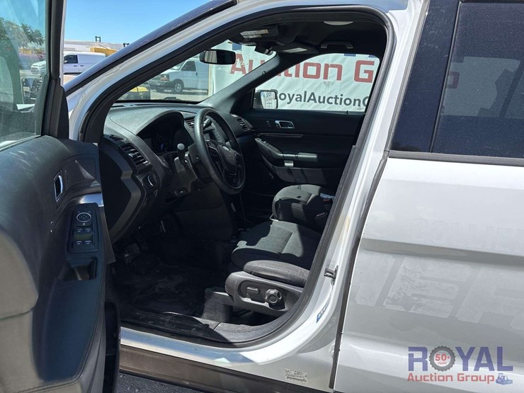 2019-ford-explorer-image-11