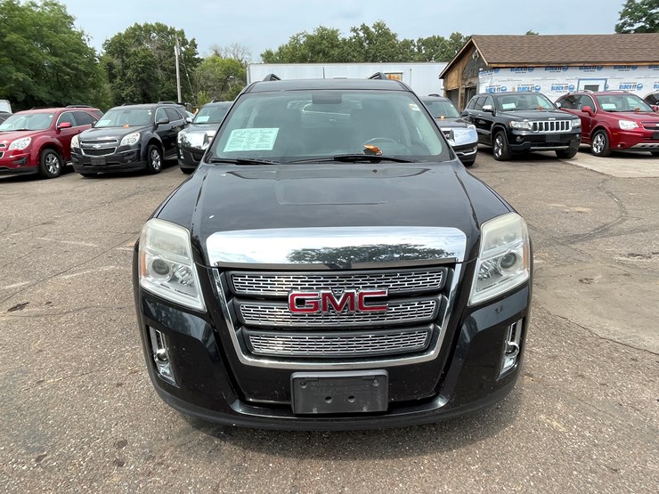2015-gmc-terrain-slt-image-2