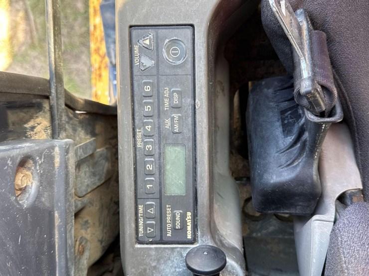2016-komatsu-pc210-lc-11-image-30