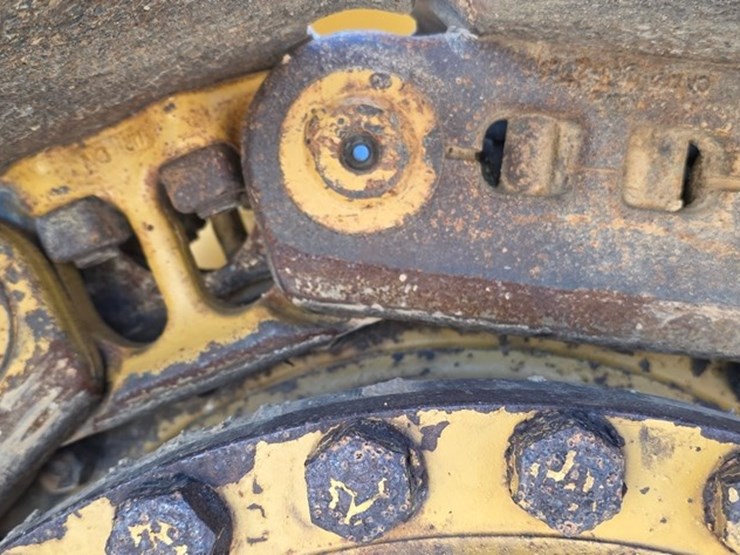 2019-caterpillar-d6n-lgp-image-38