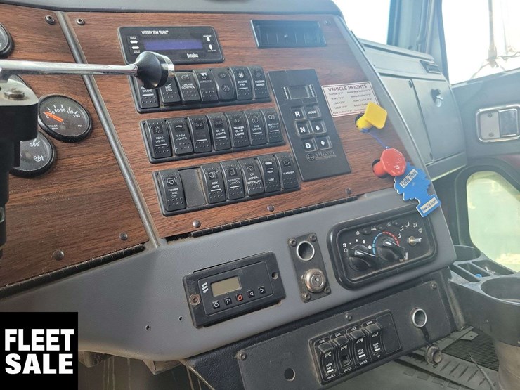 2012-western-star-4900-image-9