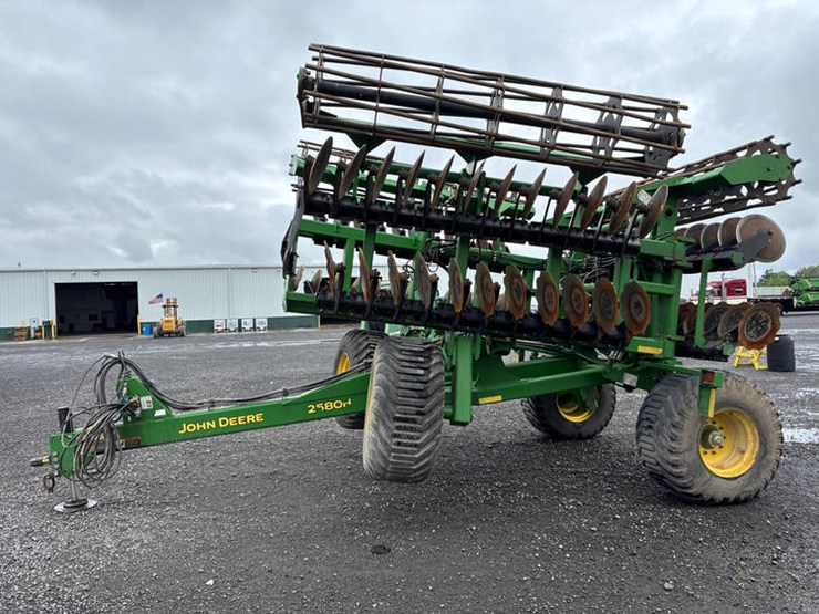 2020-john-deere-2680h-image-3