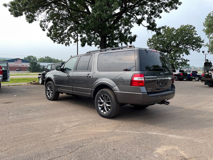 2017-ford-expedition-limited-image-3