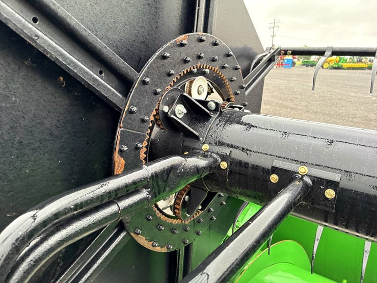 2013-john-deere-635f-image-39