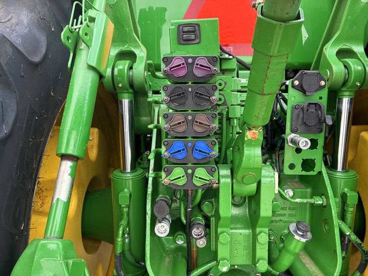 2012-john-deere-8360r-image-32
