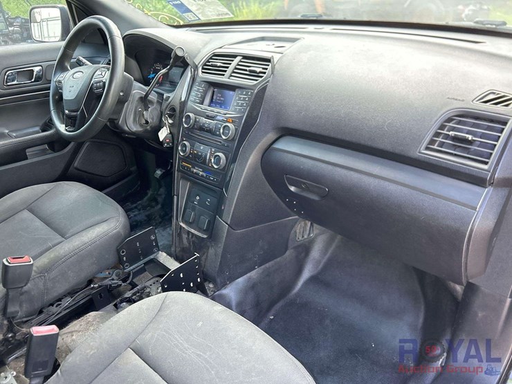 2017-ford-explorer-image-25